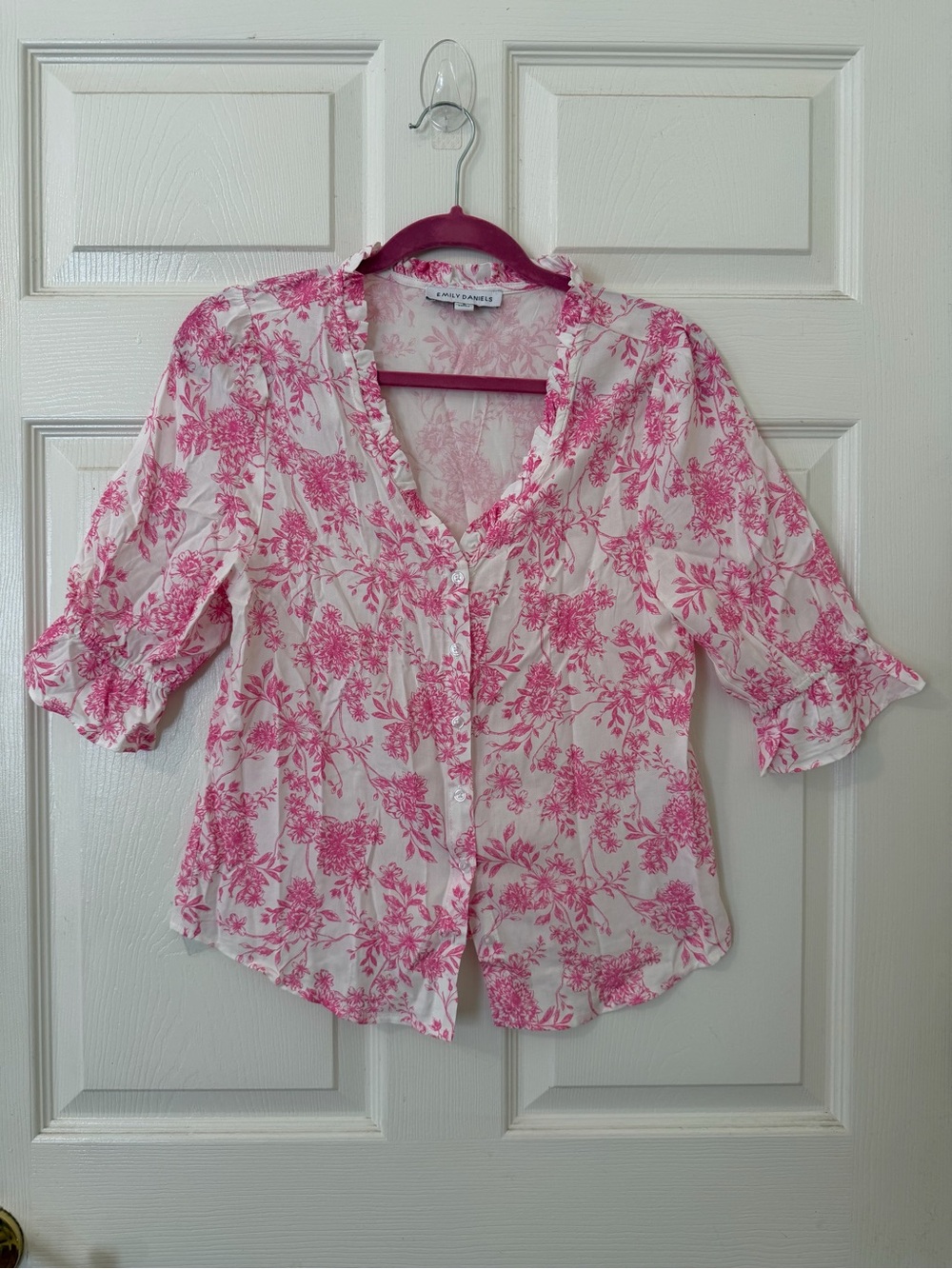 Emily Daniels Pink Floral Toile Blouse Small Ruffle Neck Button Front Rayon Top
